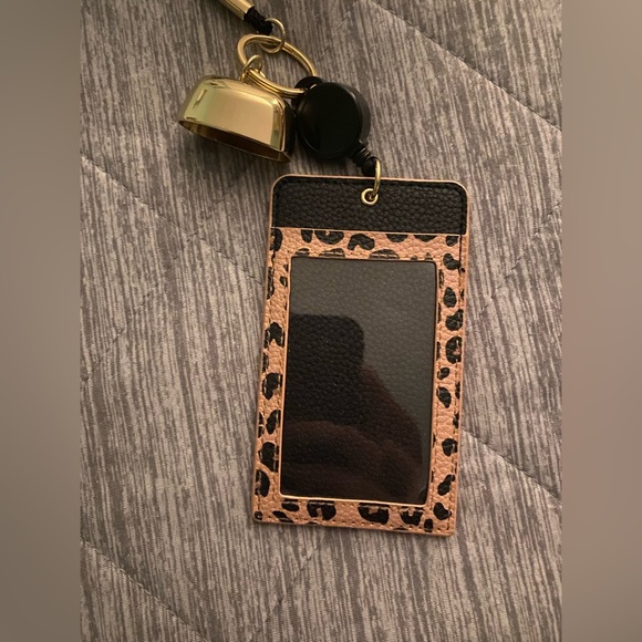Bath and Body Works Pocketbac card holder cheetah print lanyard - Picture 2 of 4